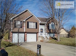 1900 Choctaw Dr, Greenwood, MO 64034