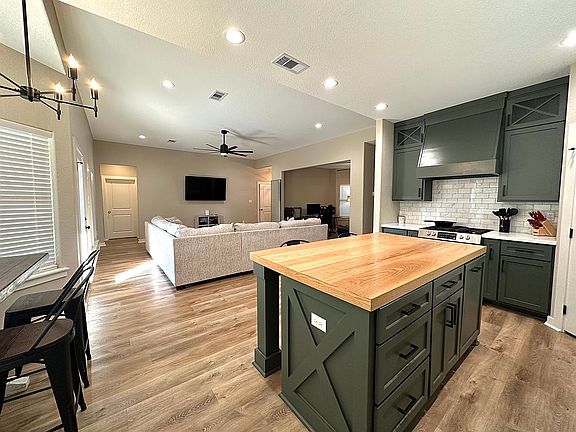 5th image of 110 Baileys Ct