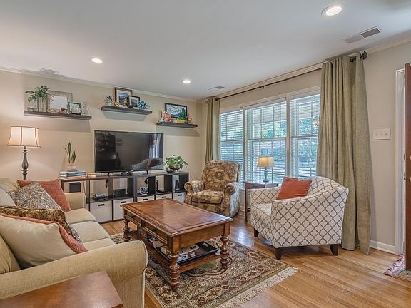 5th image of 4920 Edenshire Ave