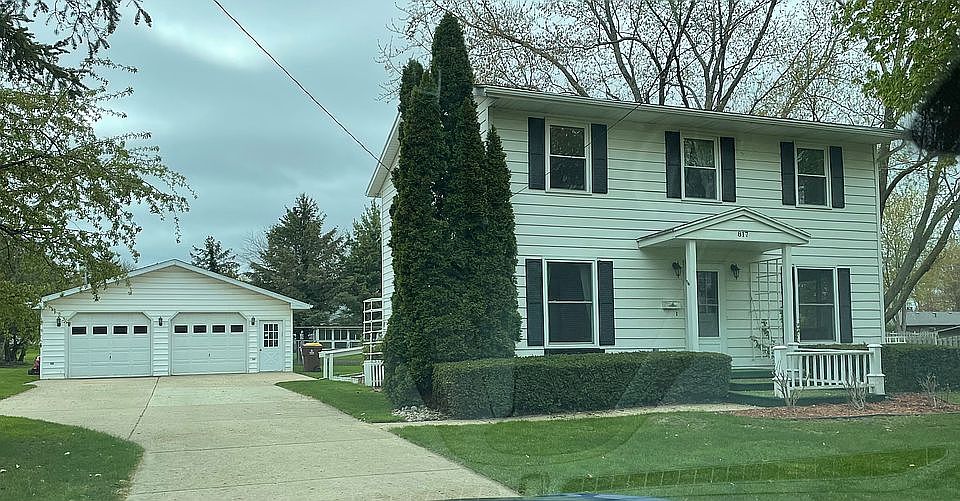 1st image of 817 W Cass St