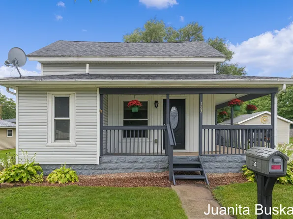 153 Maple St NW, Sparta, MI 49345