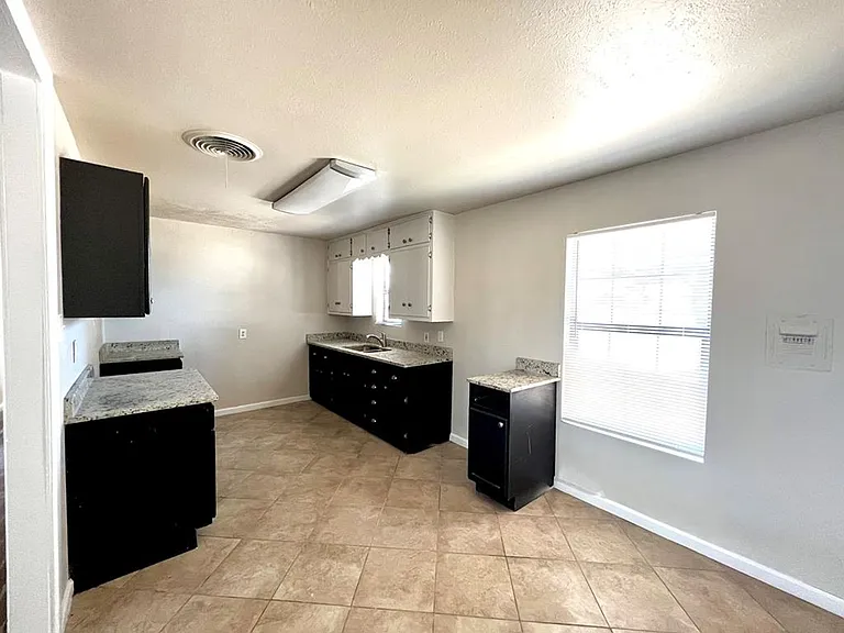 5403 McKnight Dr — Photo 7