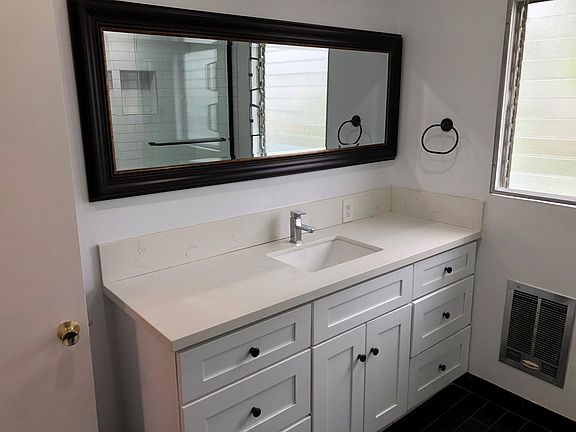 4th image of 855 6th St #12