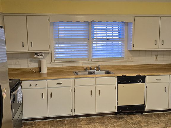 3rd image of 935 Glynn Oaks Dr