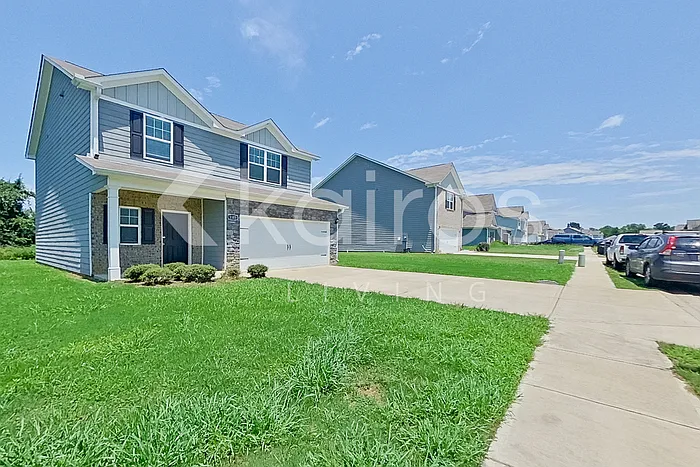4 bed, 2.5 bath, 2002 sqft, $1,965 — Photo 2