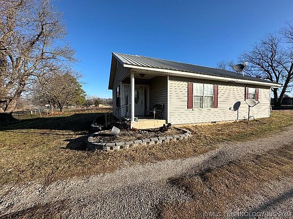 2nd image of 120 Lakeside Dr