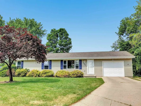 300 Janet Ct, Wrightstown, WI 54180