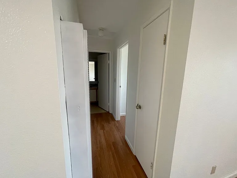 921 Fletcher Ln — Photo 3