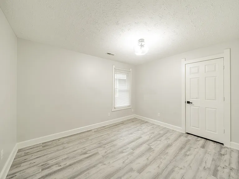 2344 N Capitol Ave — Photo 8