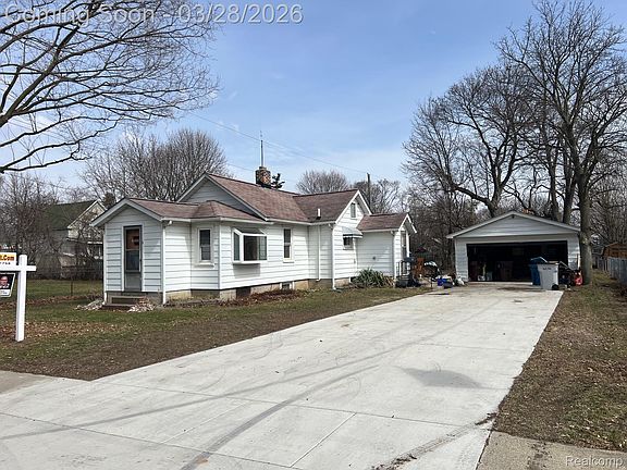 4th image of 2 Maple St