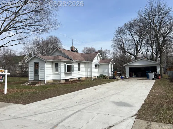 2 Maple St, Oxford, MI 48371