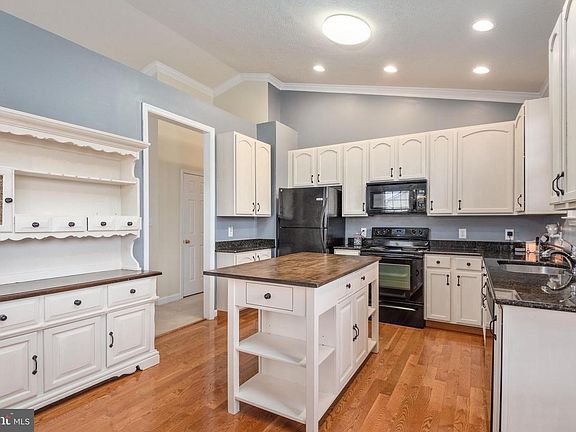 4th image of 6307 Taverneer Ln