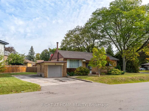 9 Appledale Rd, Toronto, ON M9B 5G5