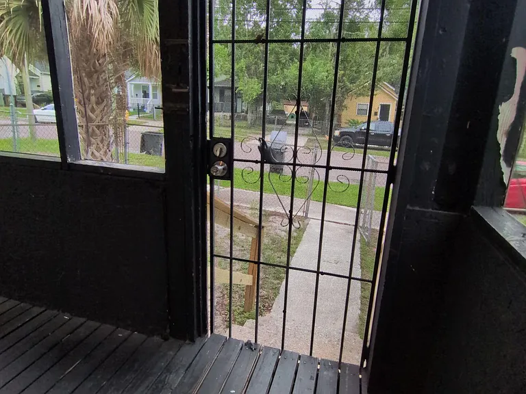 349 Phelps St — Photo 16
