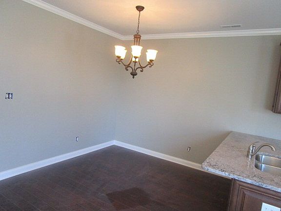 4th image of 320 D Hill Ave