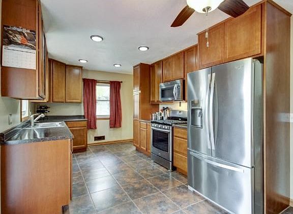 Newly remodeled kitchen is beautiful from top to bottom!