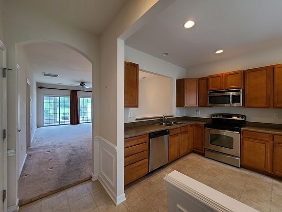 3rd image of 161 Old Towne Dr