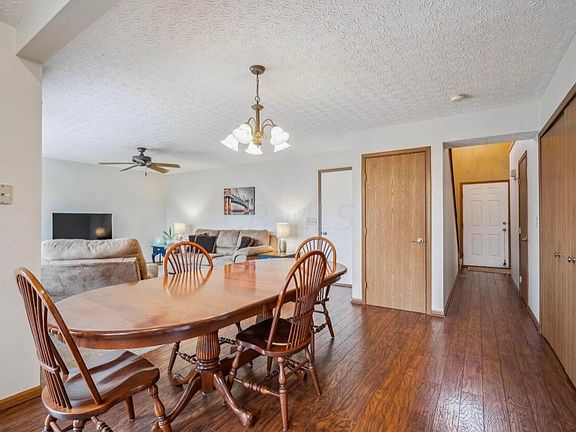 3rd image of 810 Murlay Dr
