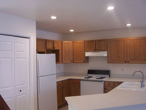 3rd image of 4215-4227 Leeds Ln
