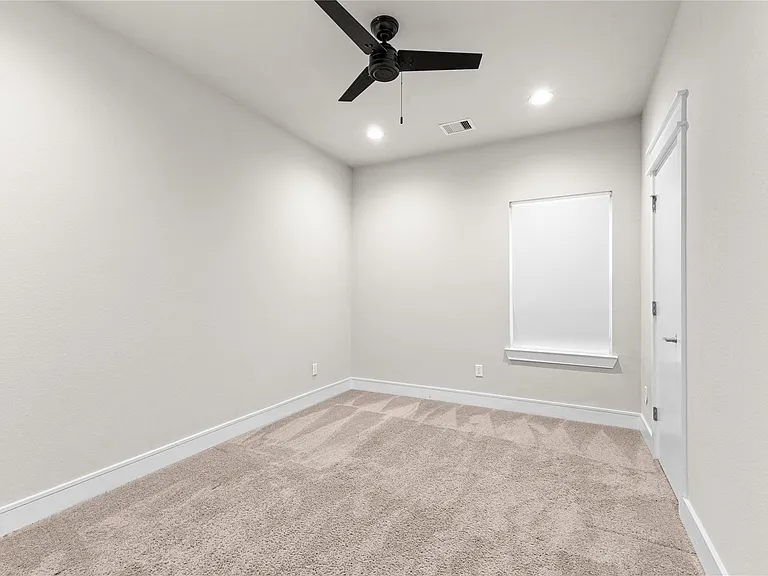 2511 Des Chaumes St — Photo 19