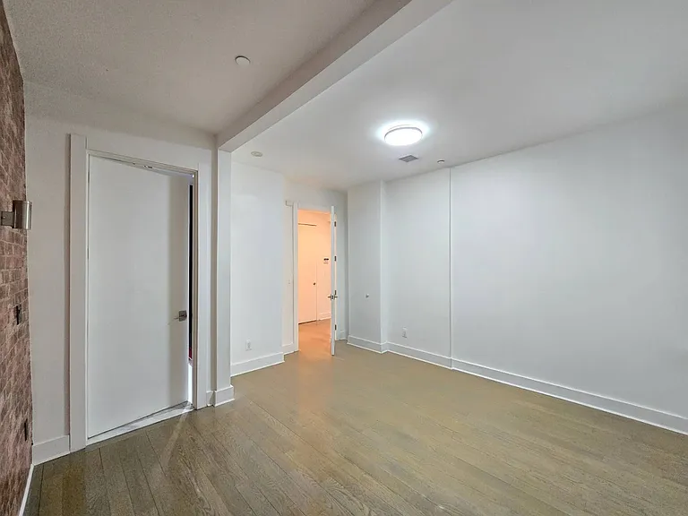 1811 Voorhies Ave #1 — Photo 17