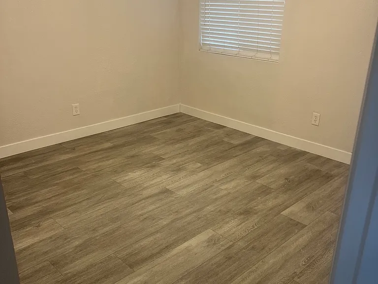 4875 Franklin Ave — Photo 3