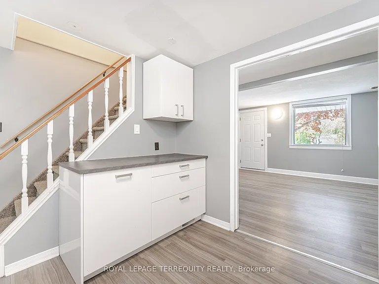 16 Royal Ave — Photo 11