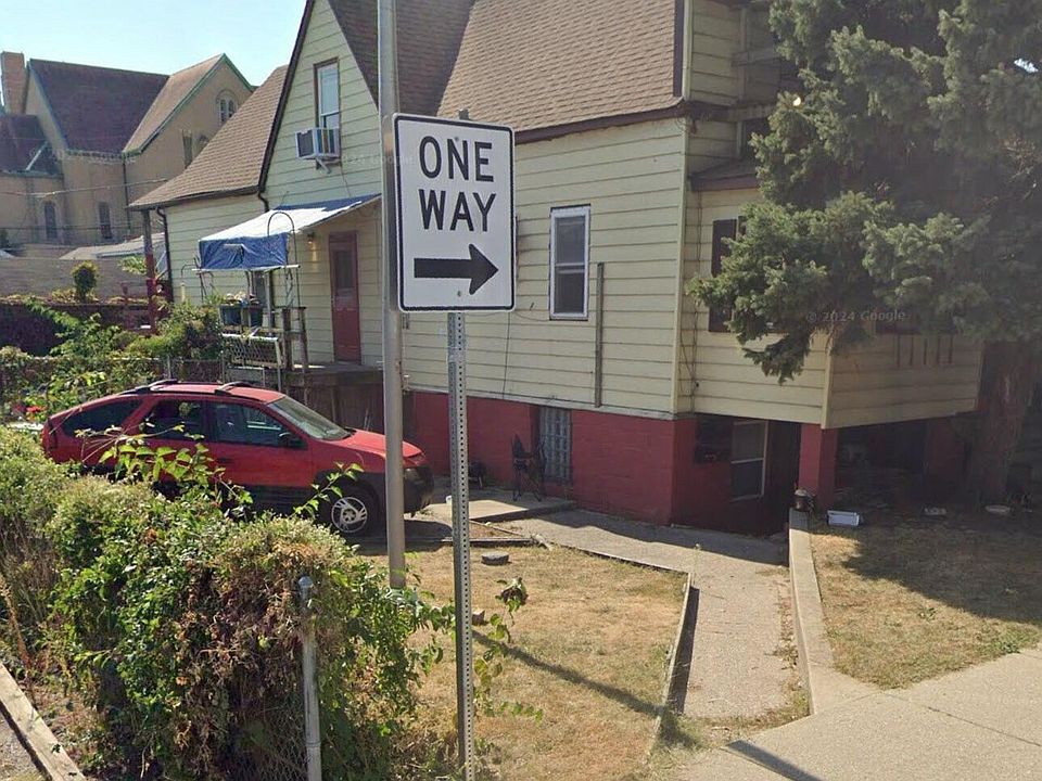 2nd image of 1024 Reese Ave