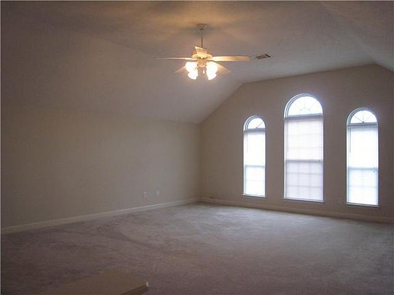 3rd image of 89 Kendall Park Dr