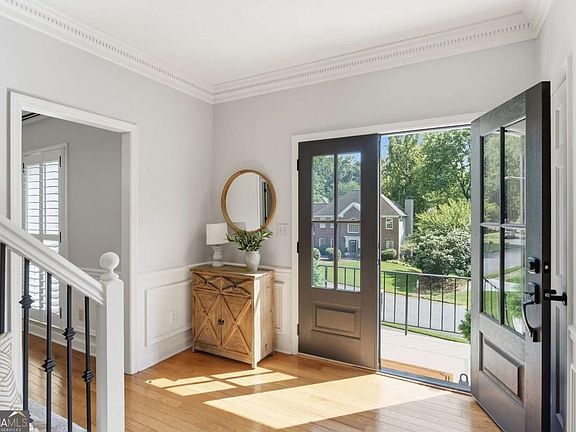 3rd image of 4254 Chestnut Walk