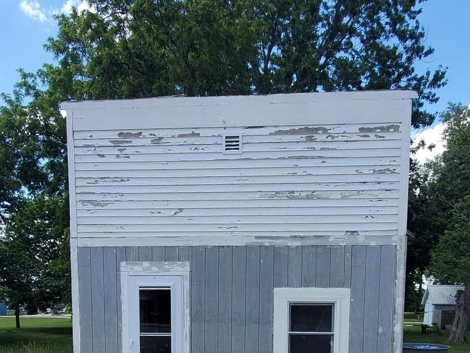 1st image of 109 Main St
