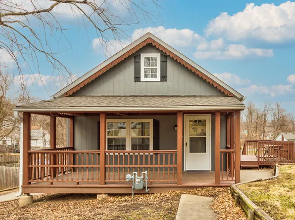 1112 Quincy St, Leavenworth, KS 66048