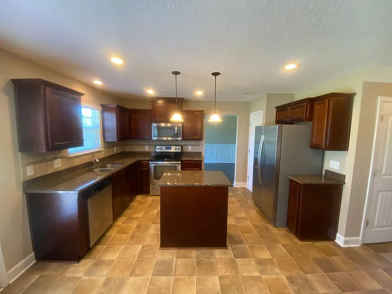 107 Powers Dr — Photo 11