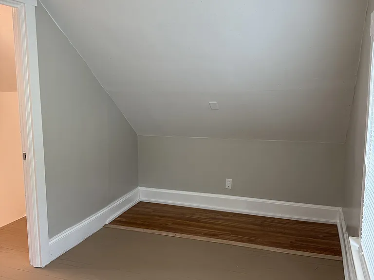 926 W Water St — Photo 11