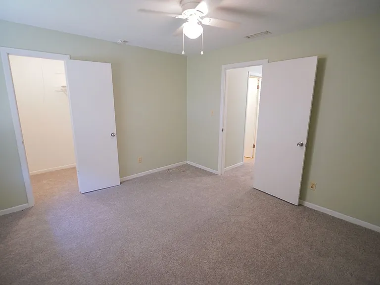 2304 Hartsfield Ct #B — Photo 16