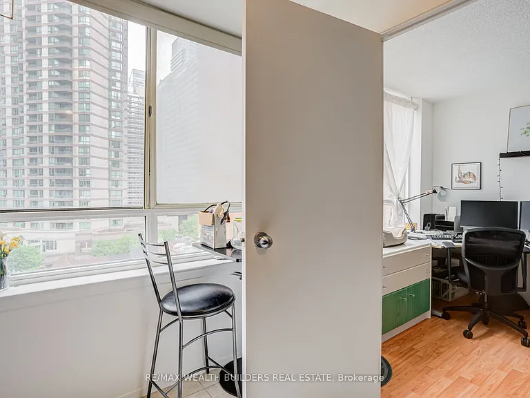 633 Bay St #803 — Photo 24