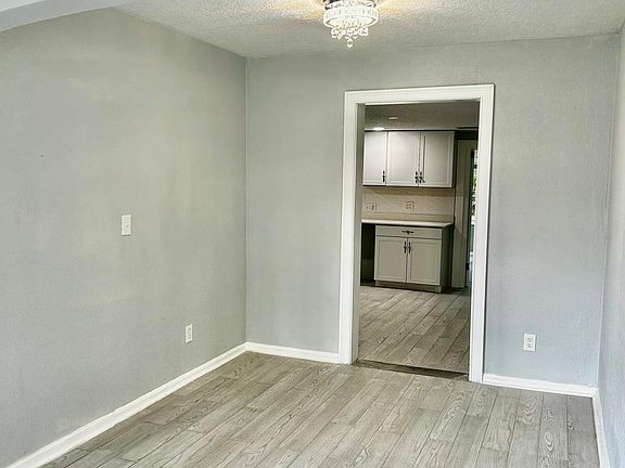3rd image of 3511 PINECREST Street