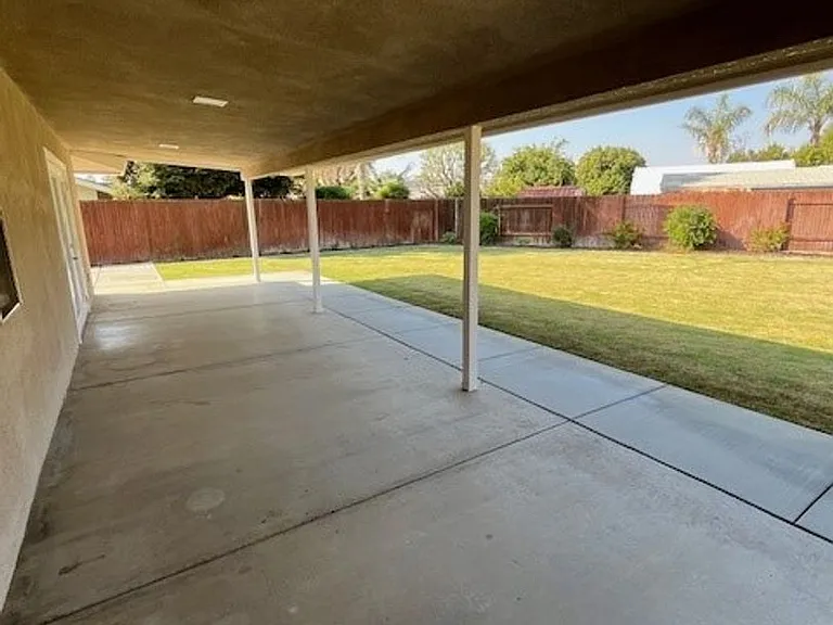 8900 Campus Park Ct — Photo 20
