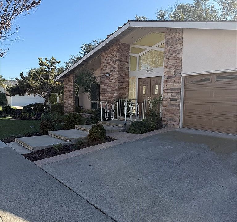 1st image of 3252 Yellowtail Dr