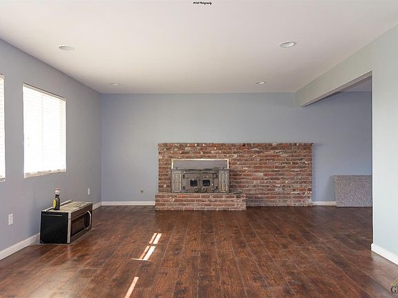 3rd image of 408 Electra Ave