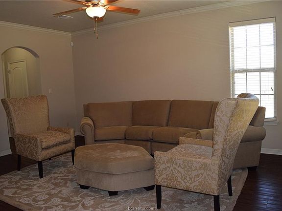 2nd image of 530 Forest Dr