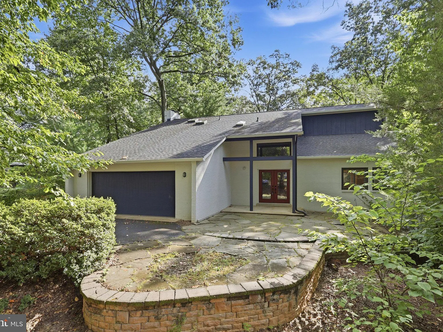 5 bed, 3.5 bath, 4059 sqft, $5,100 — Photo 1
