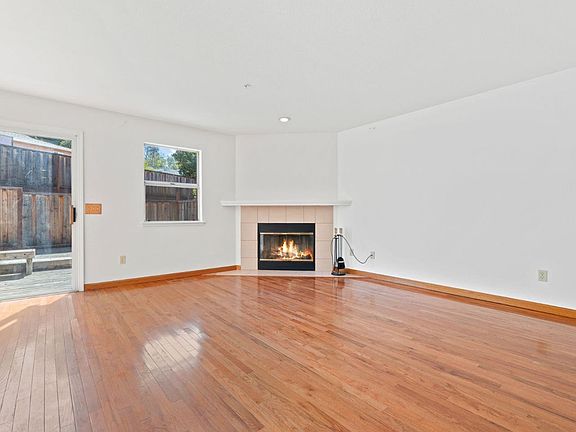 4th image of 106 Blue Bonnet Ln #12