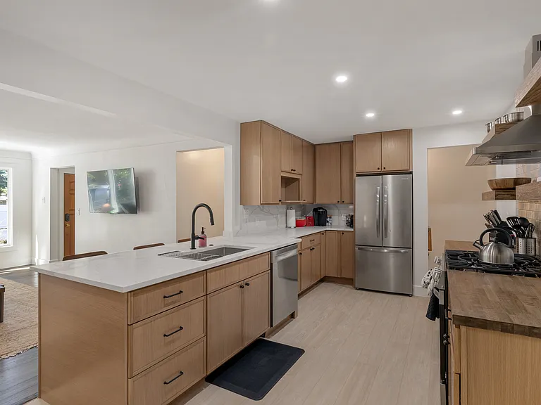 22182 Berg Rd — Photo 12