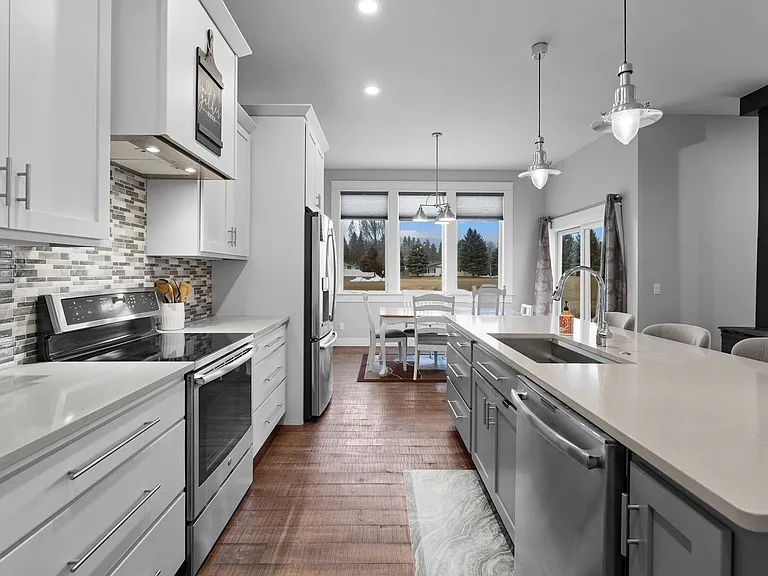1015 Riparian Dr — Photo 6