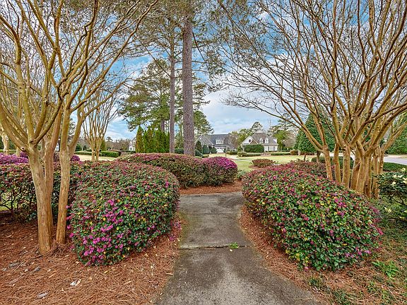 3rd image of 101 Hedgerose Ln