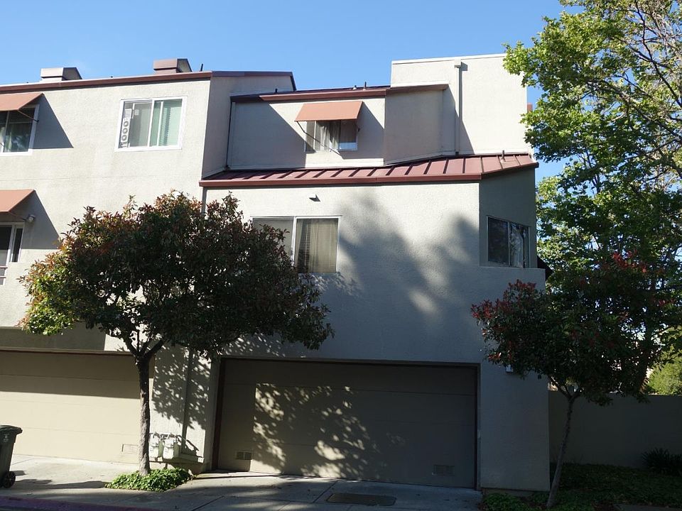 1st image of 1 E Court Ln