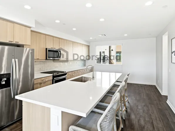 2888 N Glassell St, Orange, CA 92865