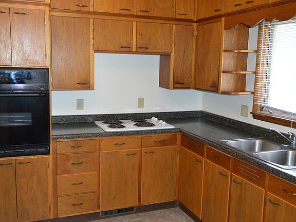 3rd image of 310 Linn St #1