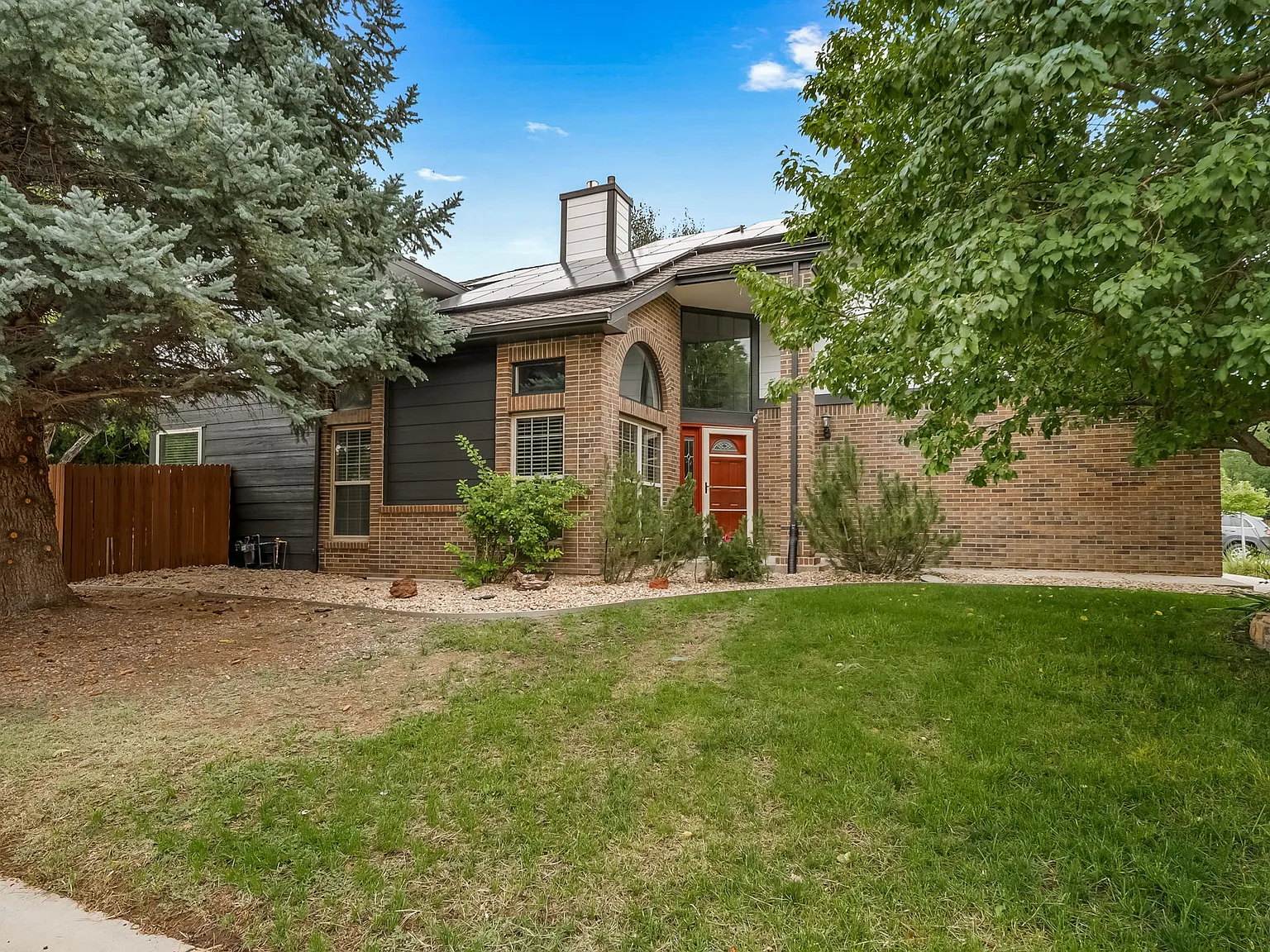 5 bed, 2813 sqft, $3,295 — Photo 3